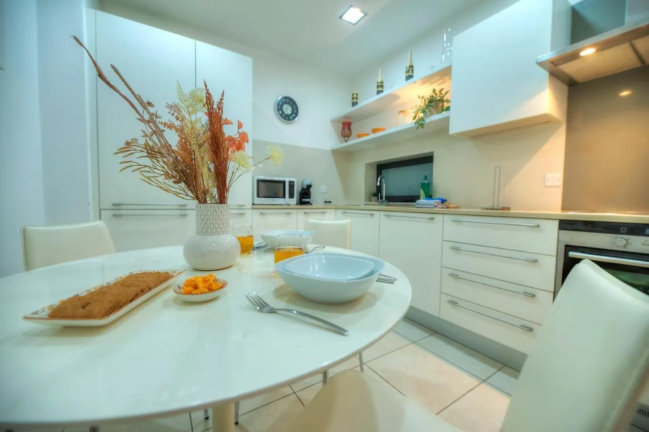 Apartment Spacious & Inviting 3 Bedroom Flat, Balcony Wpac1-1 Saint Julian's