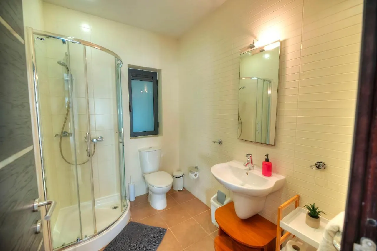 Spacious & Inviting 3 Bedroom Flat, Balcony Wpac1-1 Saint Julian's